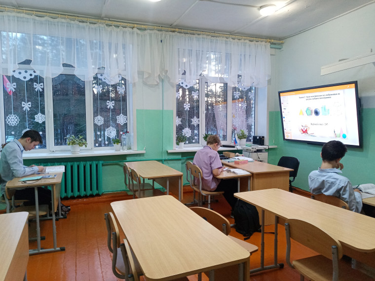 На уроке математики в 9 классе.